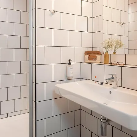 Hotel Eklo Centre Bastide Bordeaux